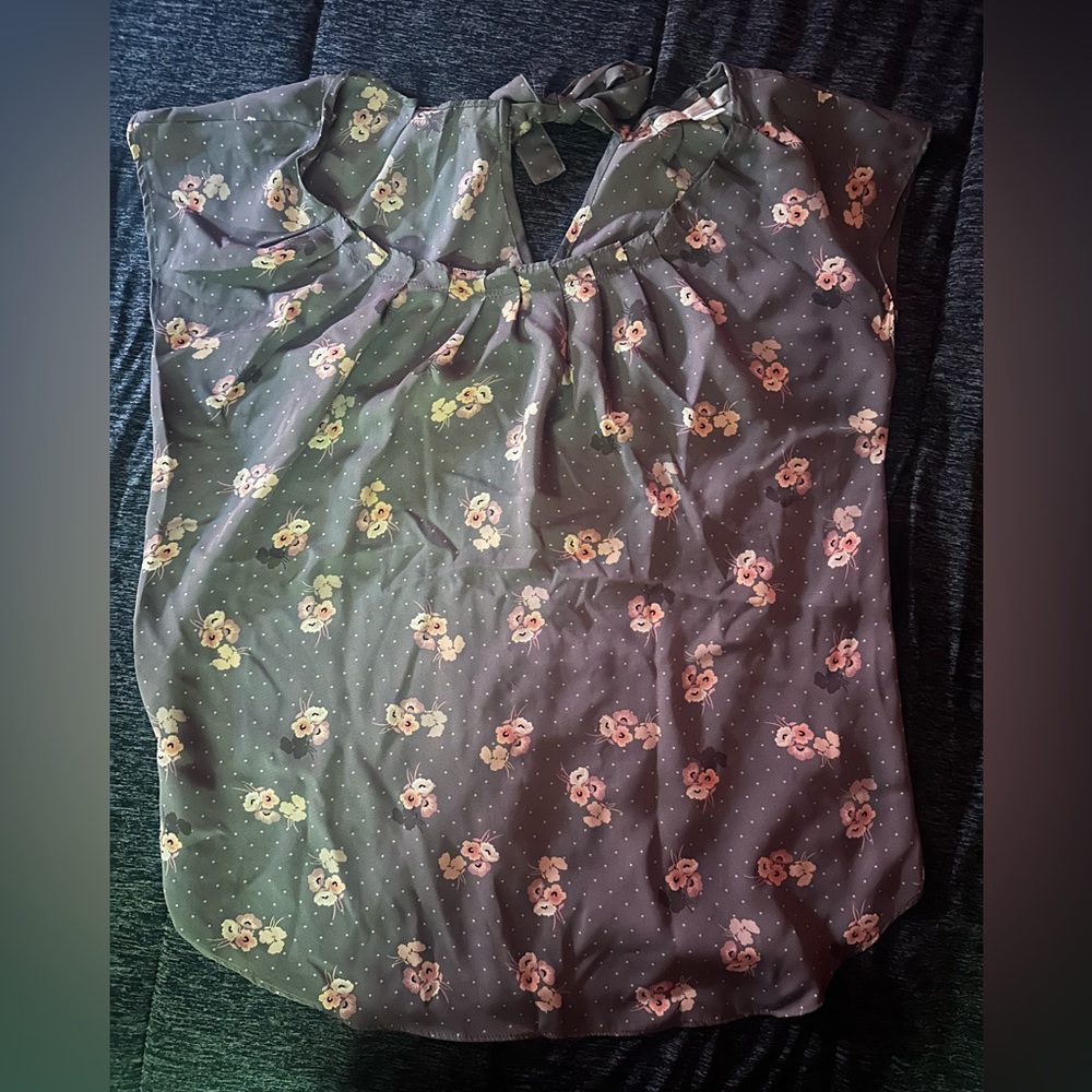 LC Lauren Conrad Gray Floral Blouse